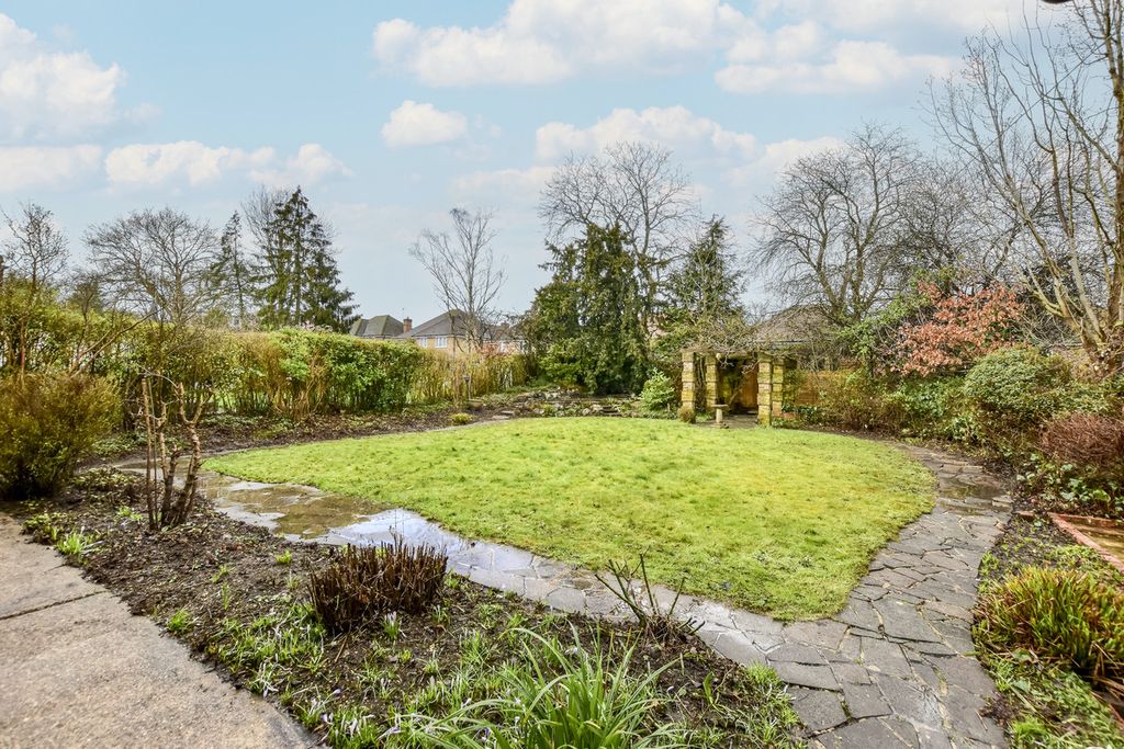 Property photo 1 of 33