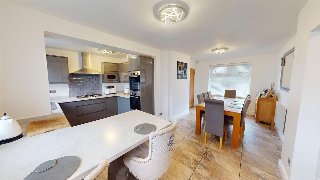 Property photo 2 of 25 Singleton Avenue Kitchen