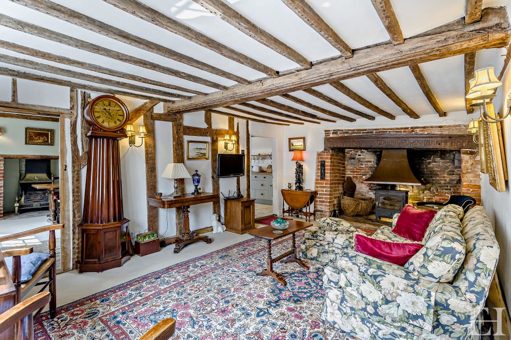 Property photo 3 of 27 8651204-Interiorwm05-800
