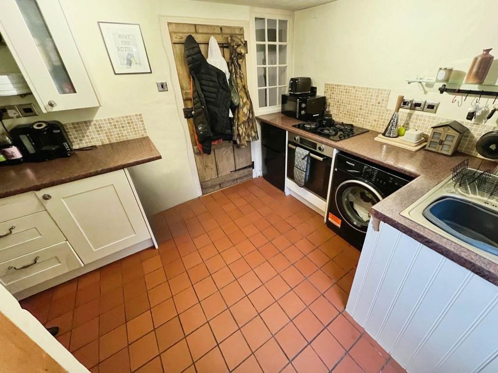 Property photo 2 of 9 Kitchen 1