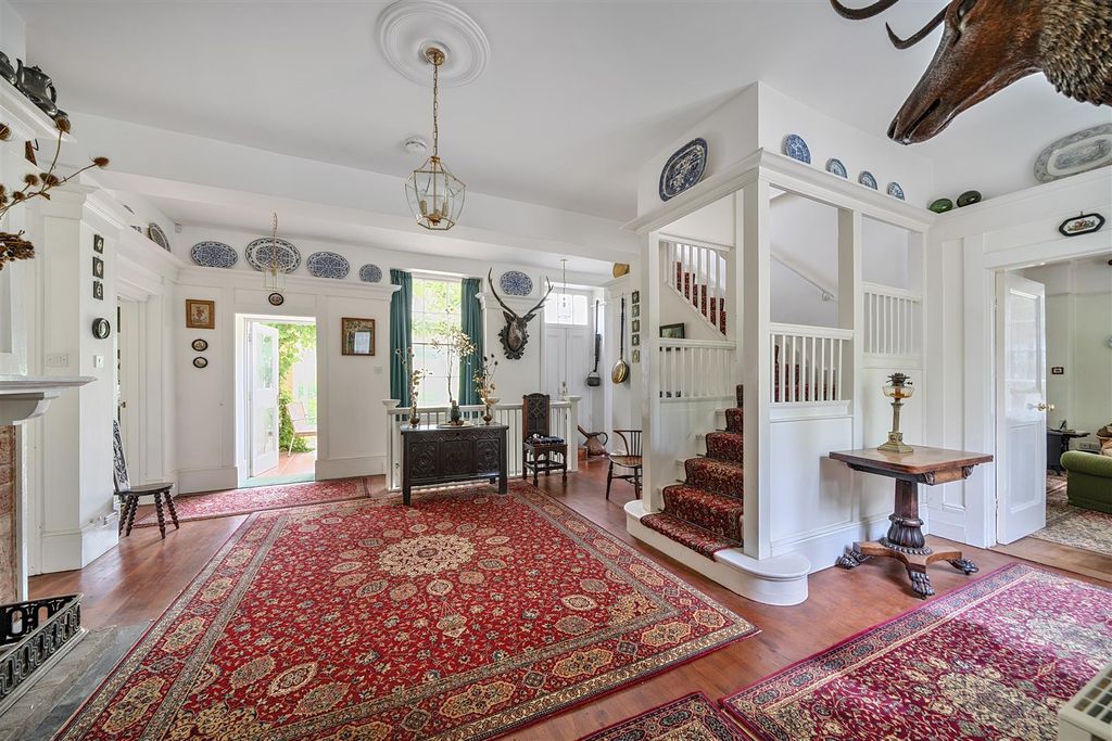 Property photo 3 of 31 Entrance Hallway