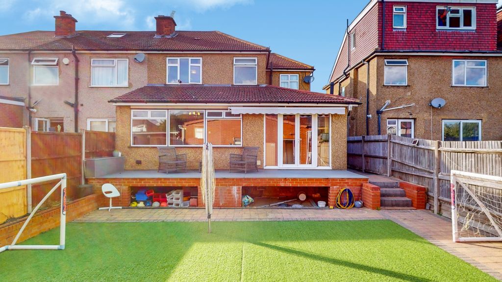 Property photo 2 of 15 4378543