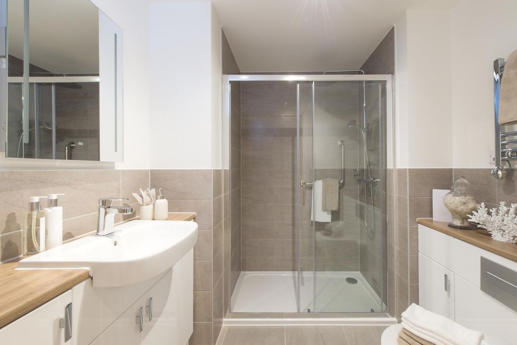 Property photo 3 of 11 Shower Room