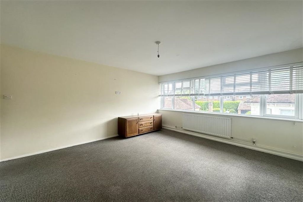 Property photo 2 of 8 (Main)