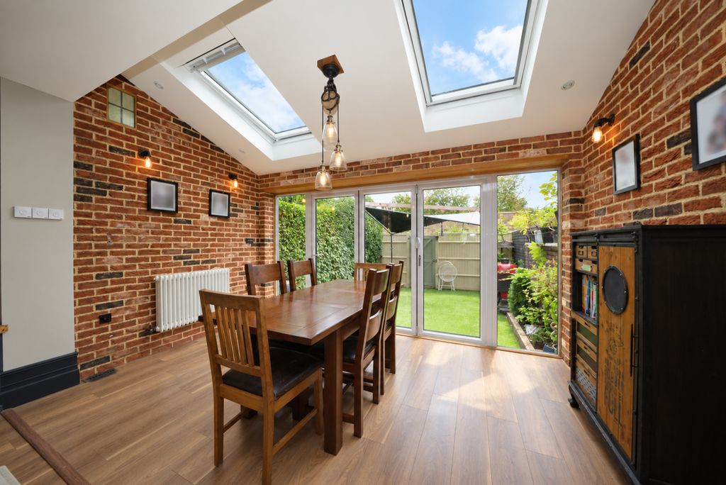 Property photo 3 of 15 57-Kingsland-Road-5514
