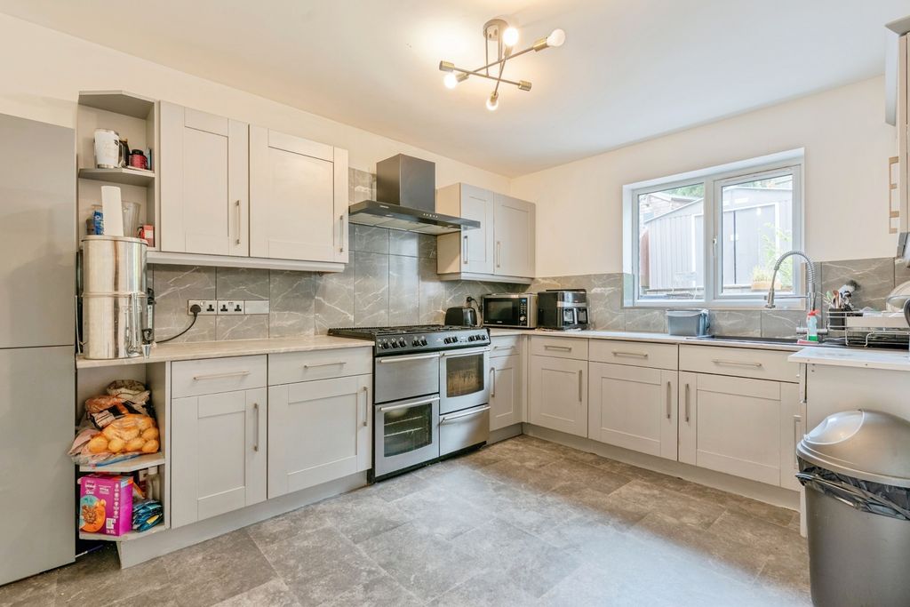 Property photo 2 of 28 Pbox-Img.Jpg