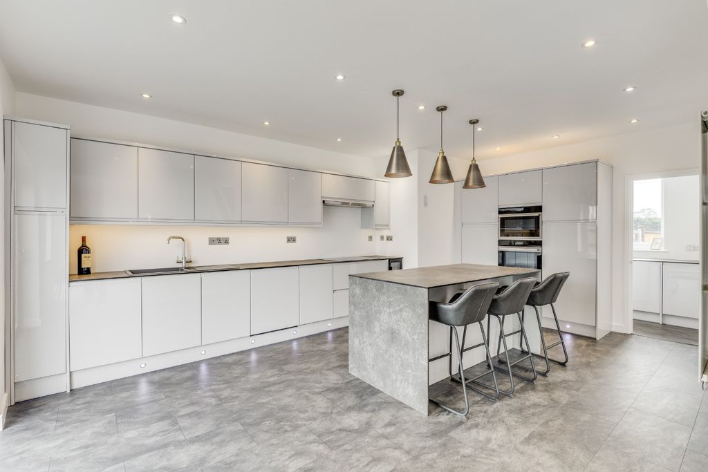 Property photo 2 of 22 4749862