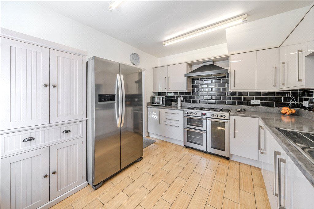Property photo 3 of 19 Kitchen