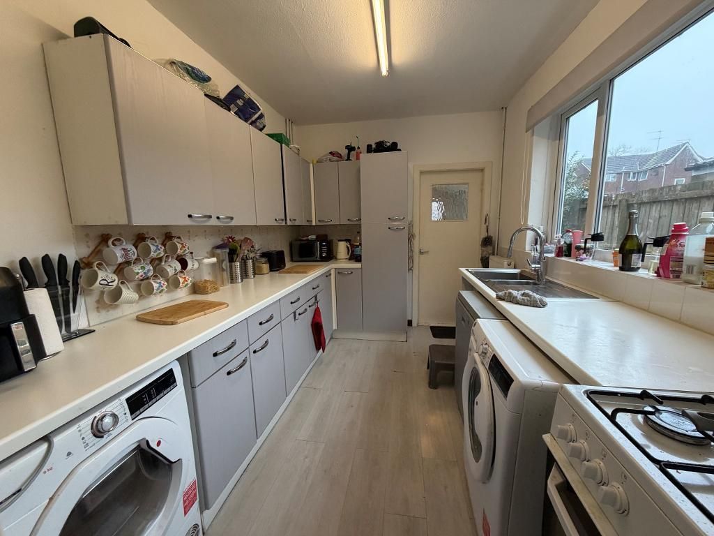 Property photo 2 of 13 Kitchen