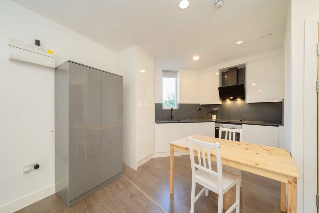 Property photo 3 of 3