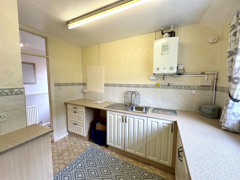 Property photo 3 of 13 Kitchen