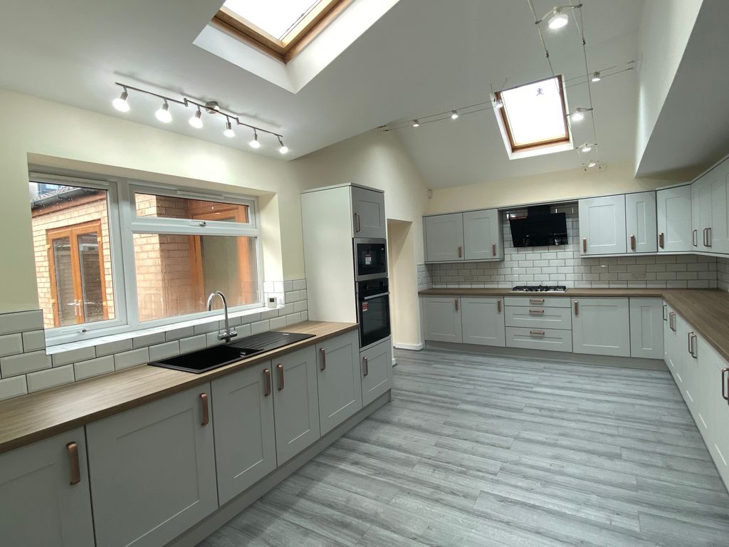 Property photo 2 of 32 Kitchen 1