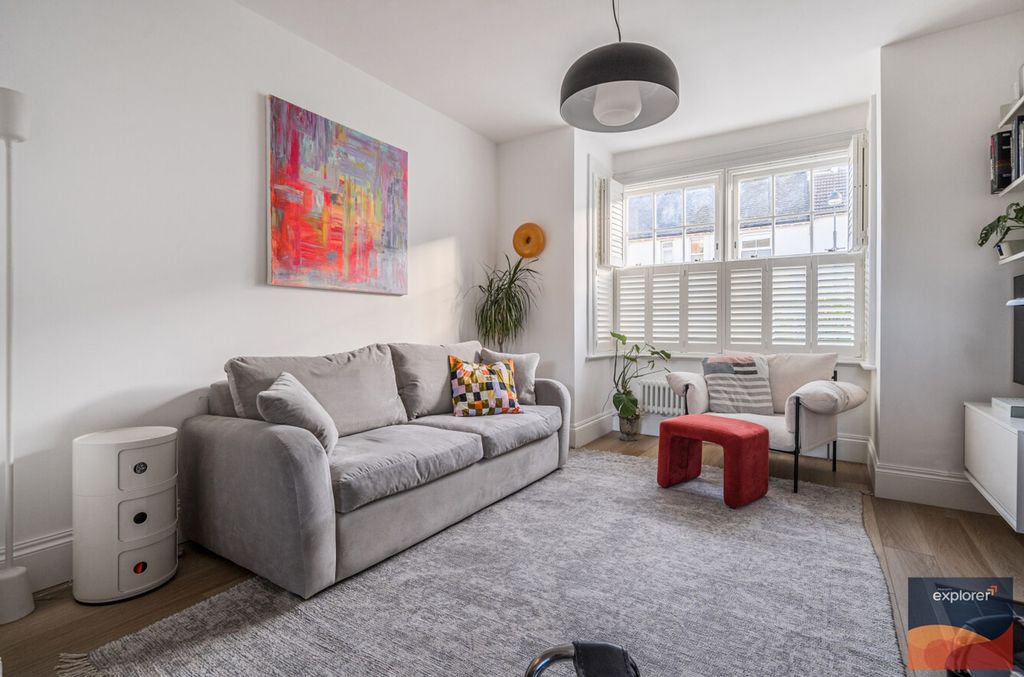 Property photo 2 of 28