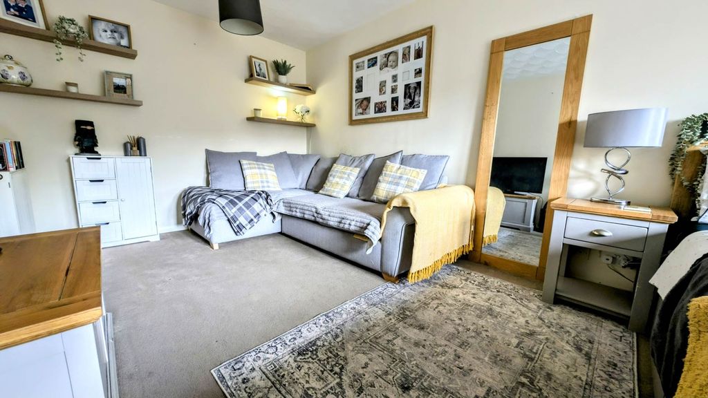 Property photo 3 of 9