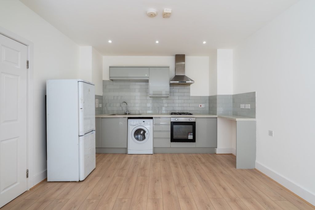 Property photo 2 of 14 5118351