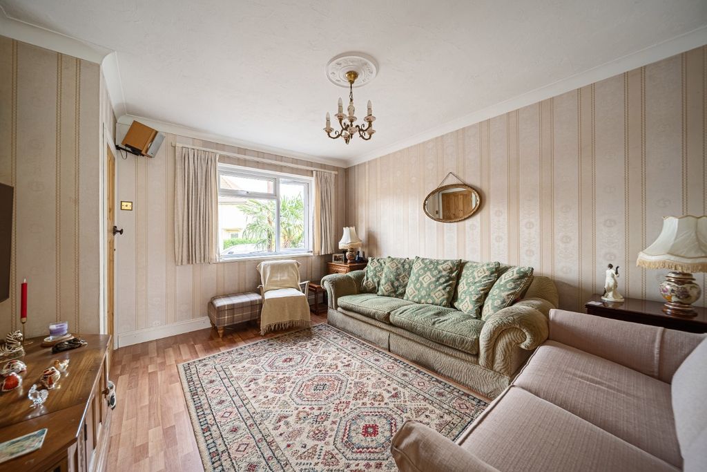 Property photo 2 of 24 4937612