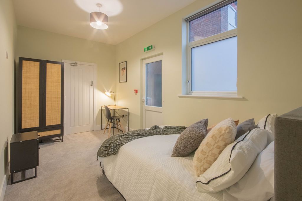 Property photo 2 of 6 Ground Floor Studio Rear 2-1