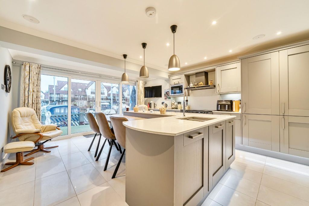 Property photo 1 of 23 1402461-14-6970E12A503B2.Jpg