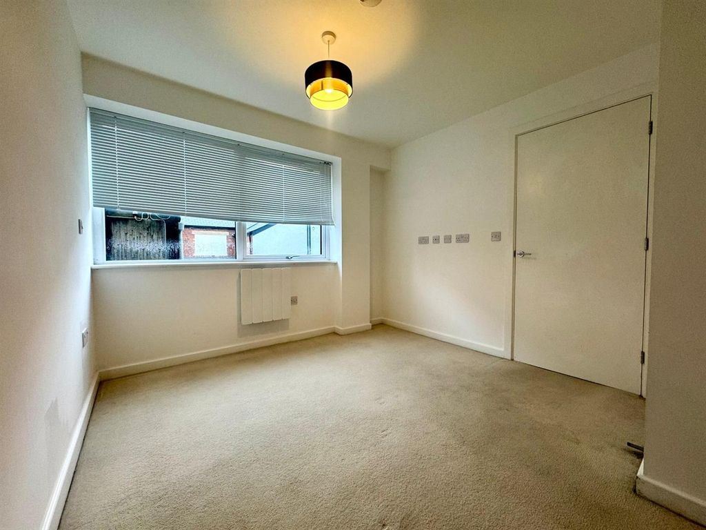 Property photo 3 of 7 Bedroom Pic 2.Jpeg