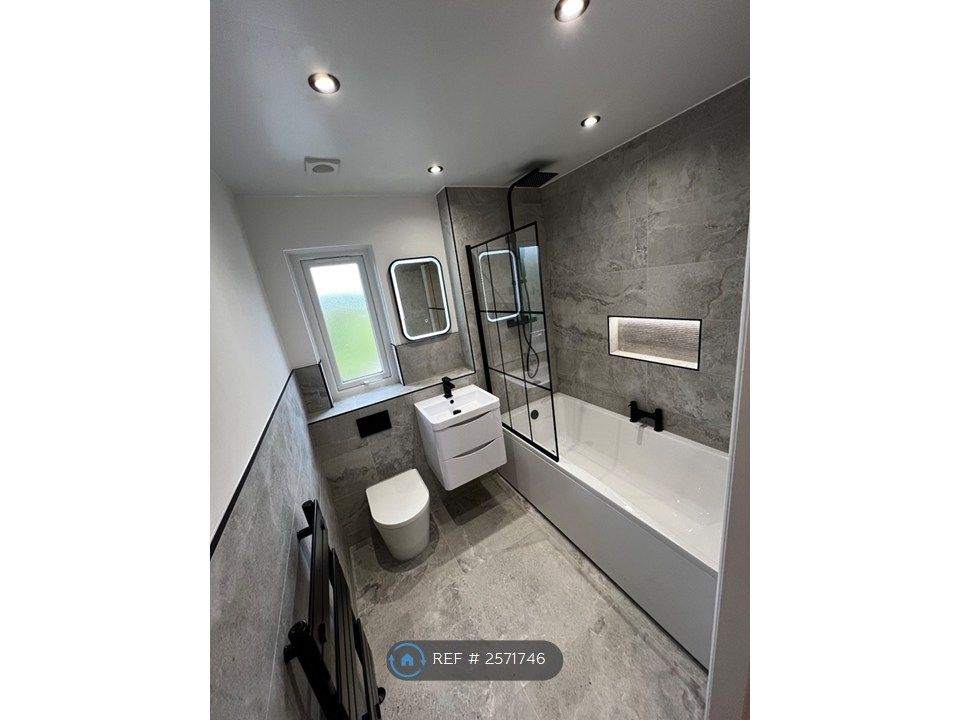 Property photo 3 of 10 Main Bathroom
