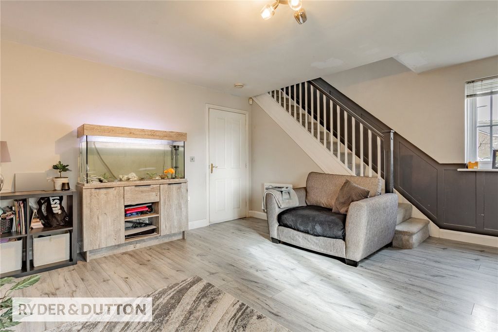 Property photo 1 of 16 Lounge