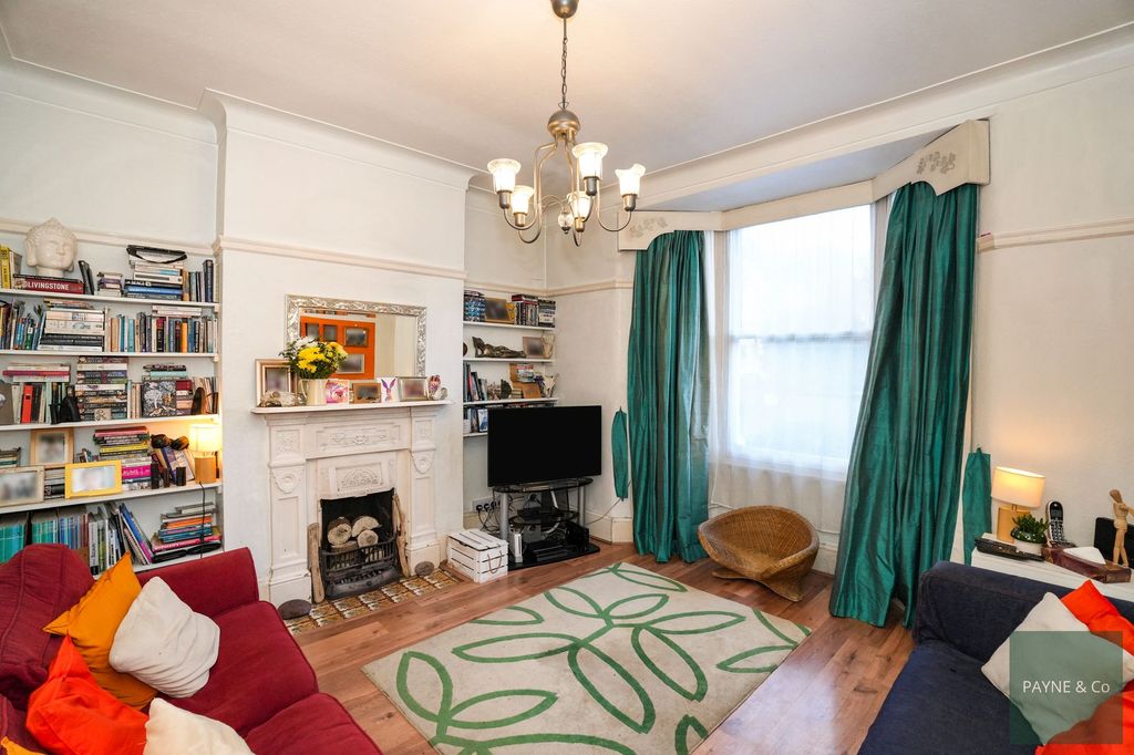 Property photo 2 of 31