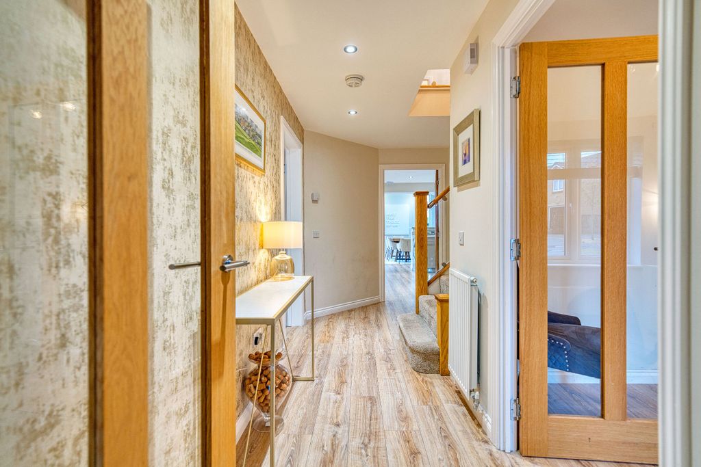 Property photo 3 of 40