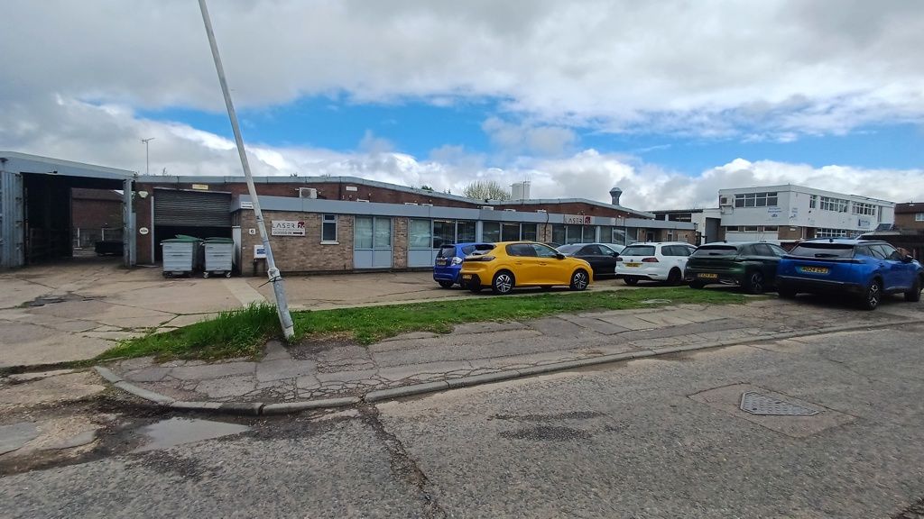 Property photo 1 of 8 Photo 8