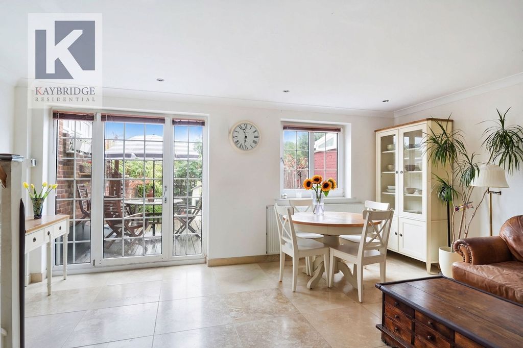 Property photo 3 of 11 Leas Close, Chessington - Kt9 2Eq