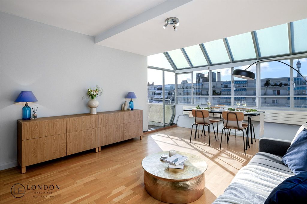 Property photo 2 of 21 Living/Dining