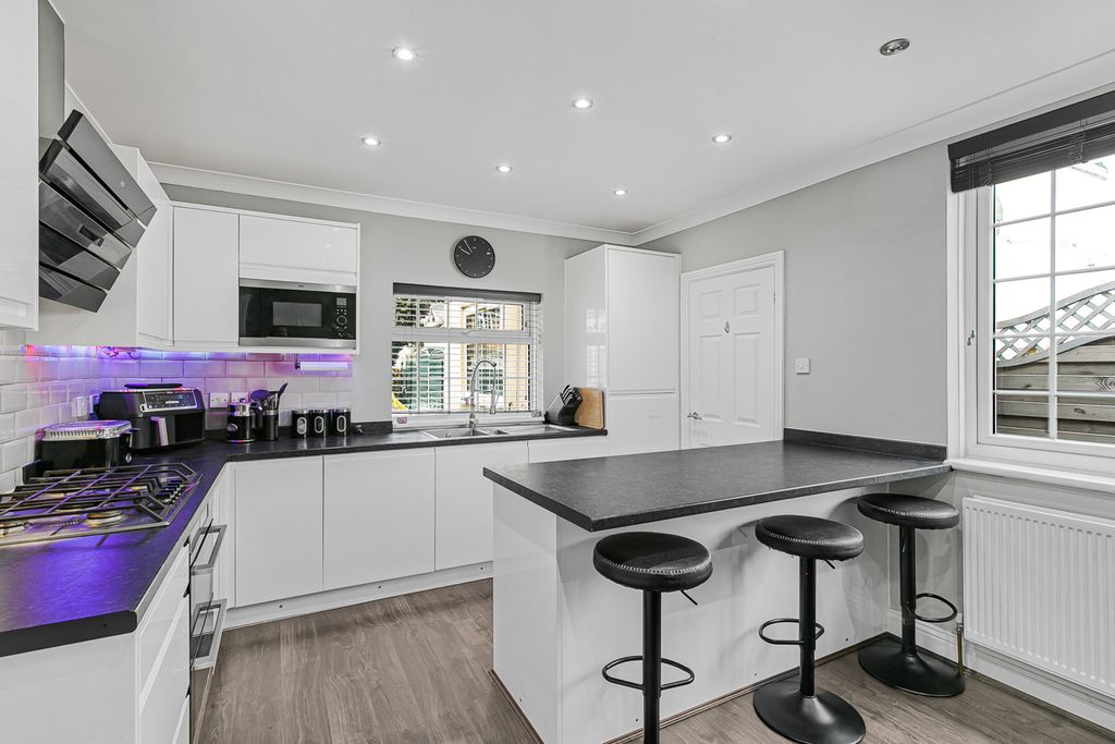 Property photo 3 of 24 Kitchen/Dining