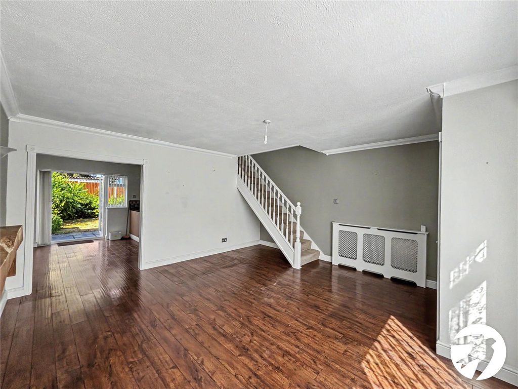 3 bed semi-detached house for saleRepton Way, Chatham, Kent ME5 photo 5