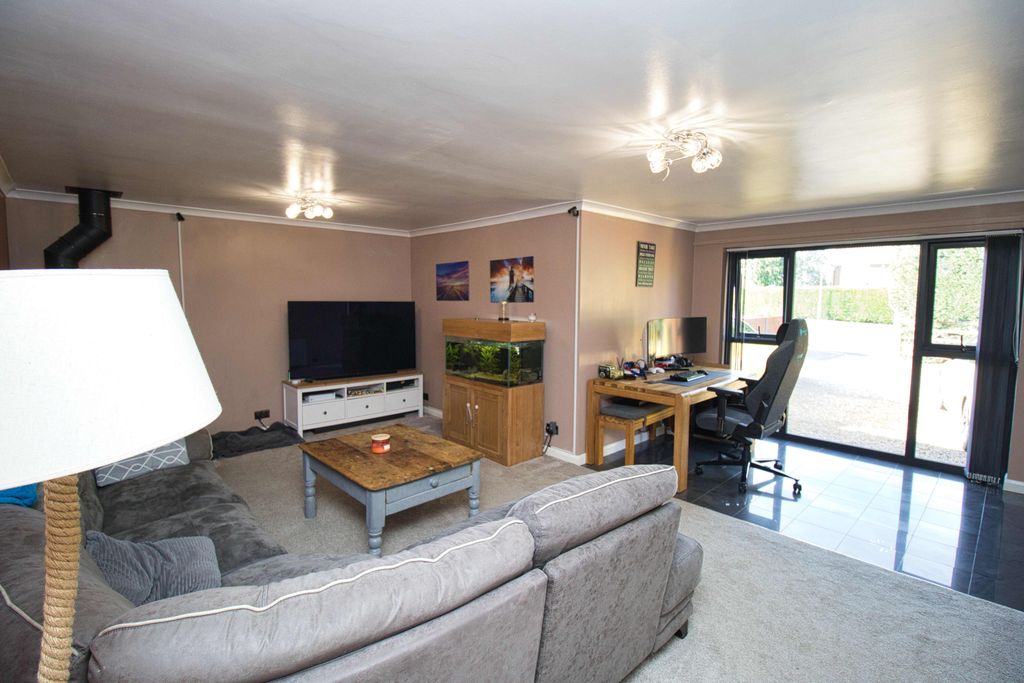 Property photo 3 of 15 (11)