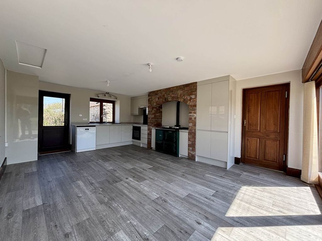 Property photo 2 of 20 Kitchen 1