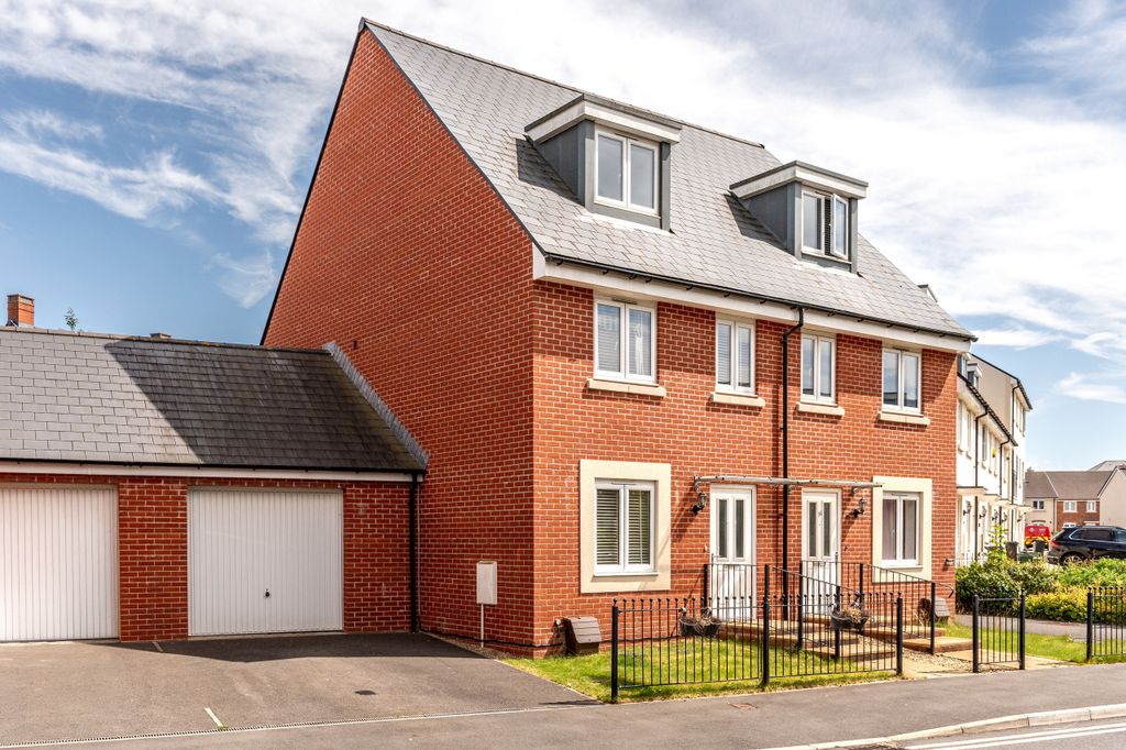 Property photo 1 of 17 A7400153-17