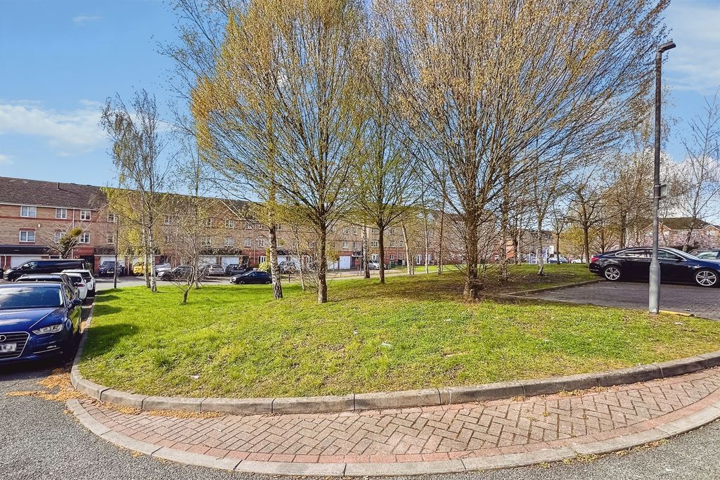 Property photo 3 of 6