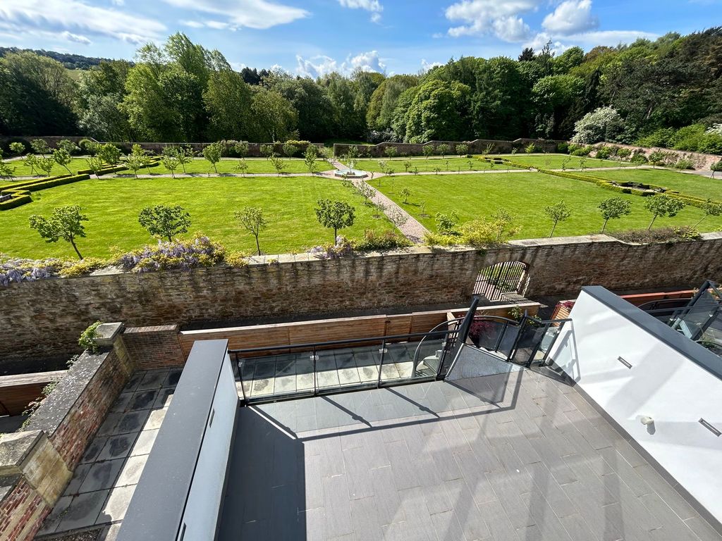 Property photo 2 of 38