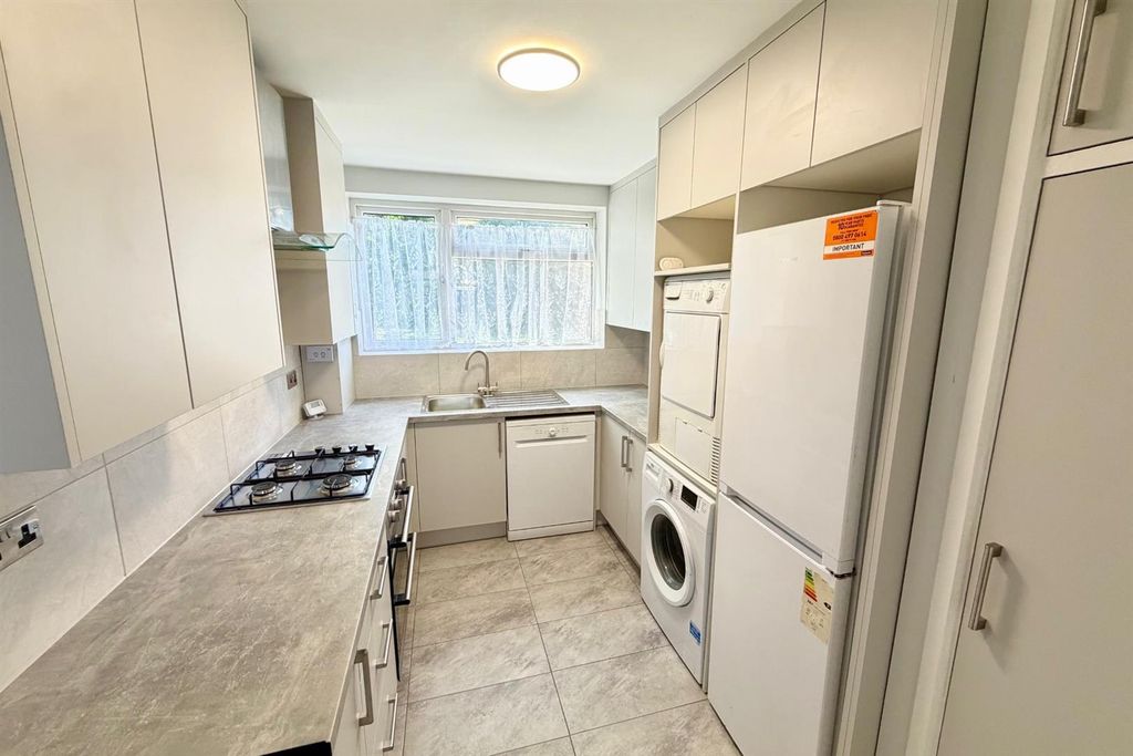 Property photo 3 of 8 Kitchen.Jpeg