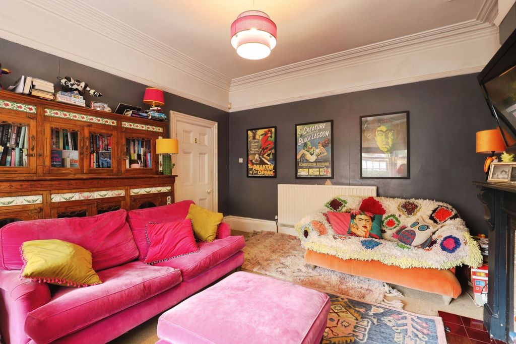 Property photo 2 of 28