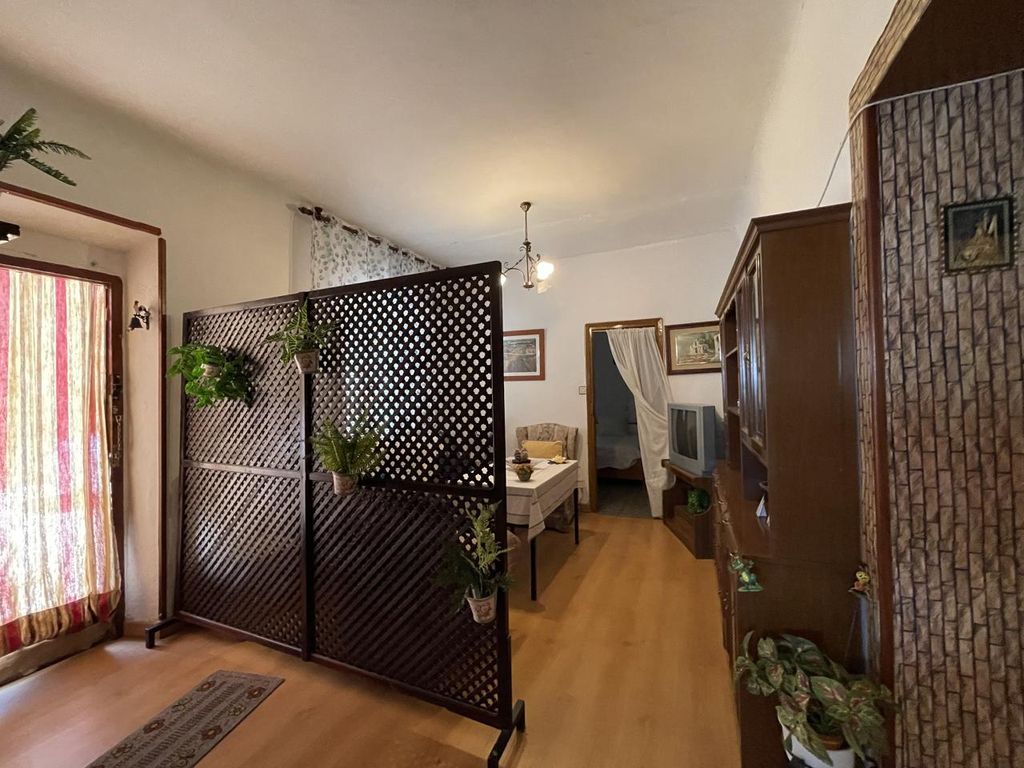 Property photo 3 of 45