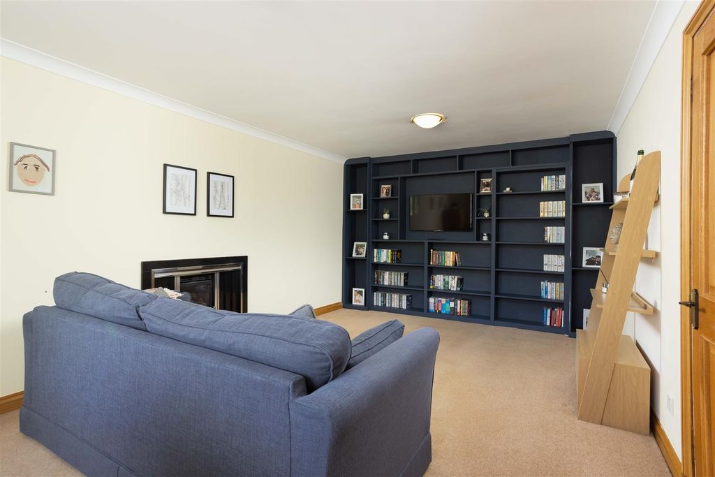 Property photo 3 of 23 00008.Jpg