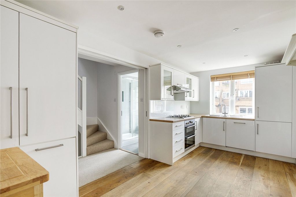 Property photo 2 of 12 Kitchen