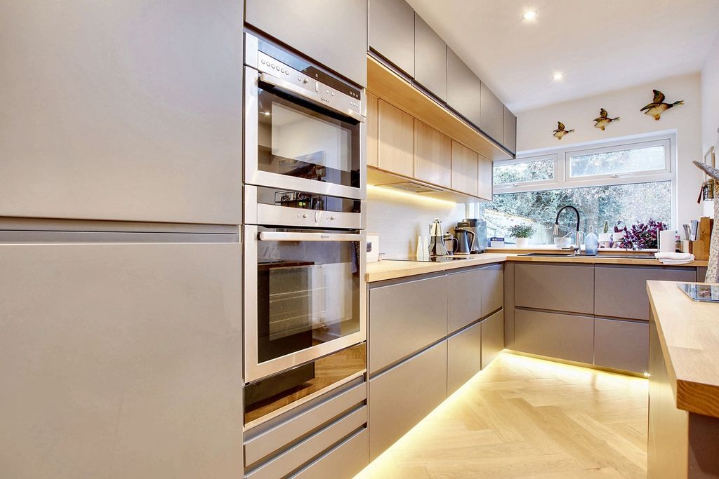 Property photo 1 of 31