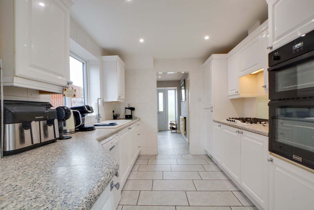 Property photo 3 of 24