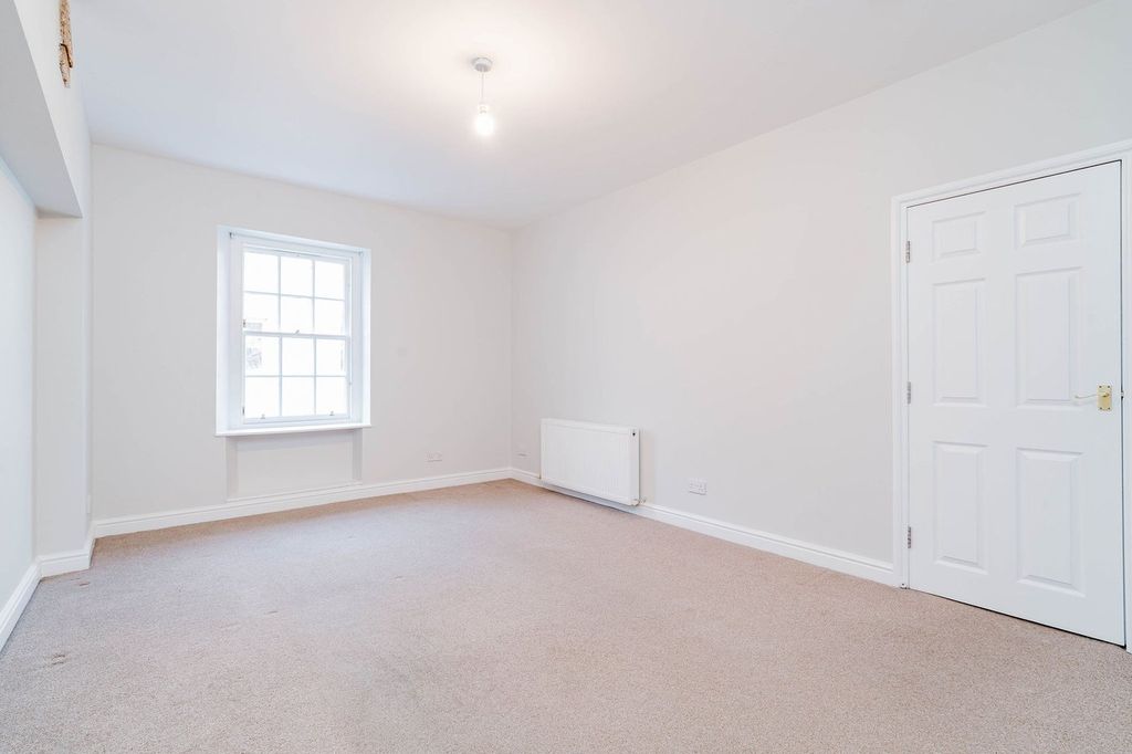 Property photo 3 of 28