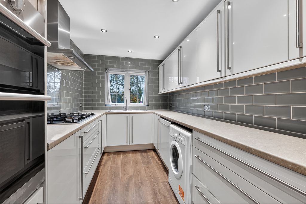 Property photo 2 of 27