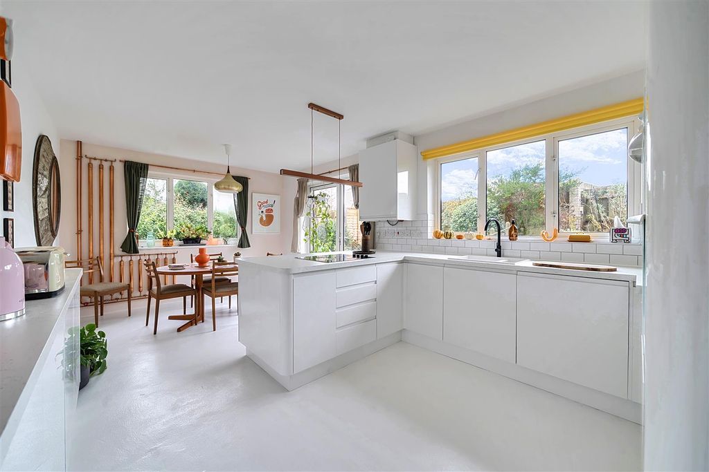 Property photo 3 of 19 Kitchen/Dining Room