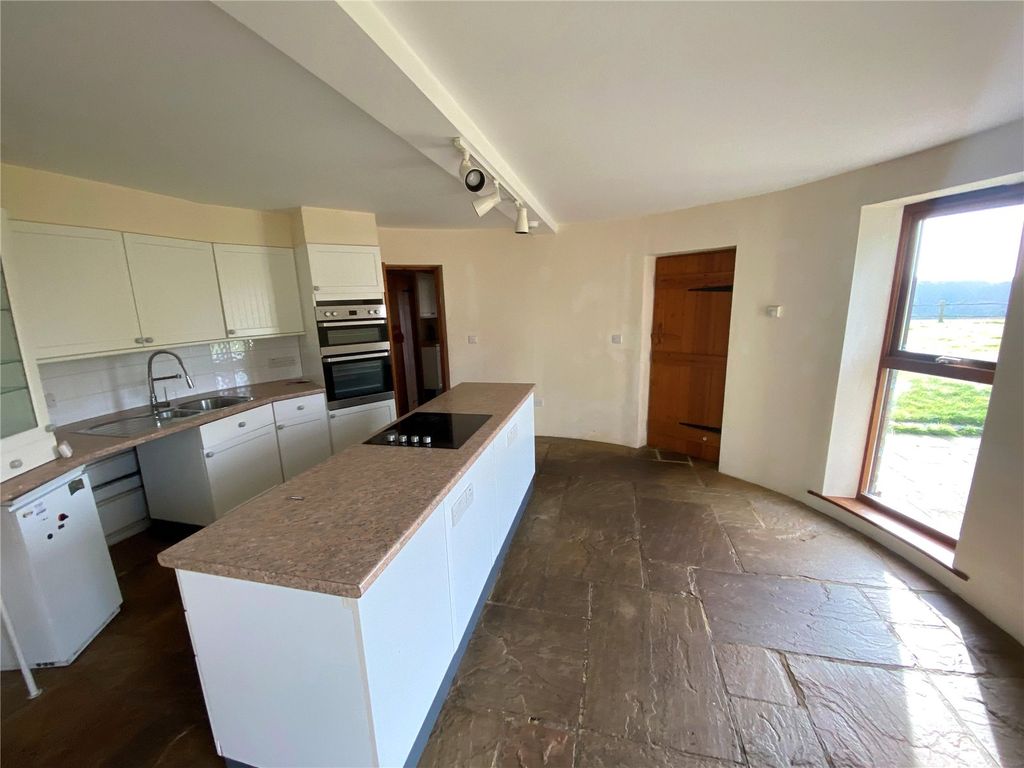 Property photo 2 of 7 West Oast