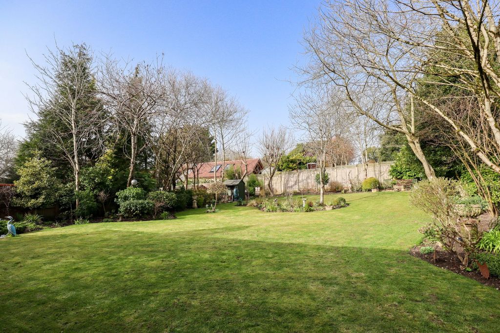 Property photo 2 of 23