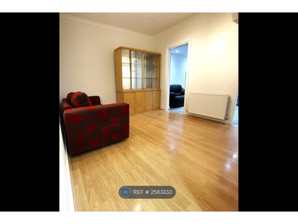 Property photo 1 of 12 Living Room